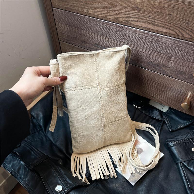 2025 new suede niche design new women's bag bohemian American fringed bag matte messenger