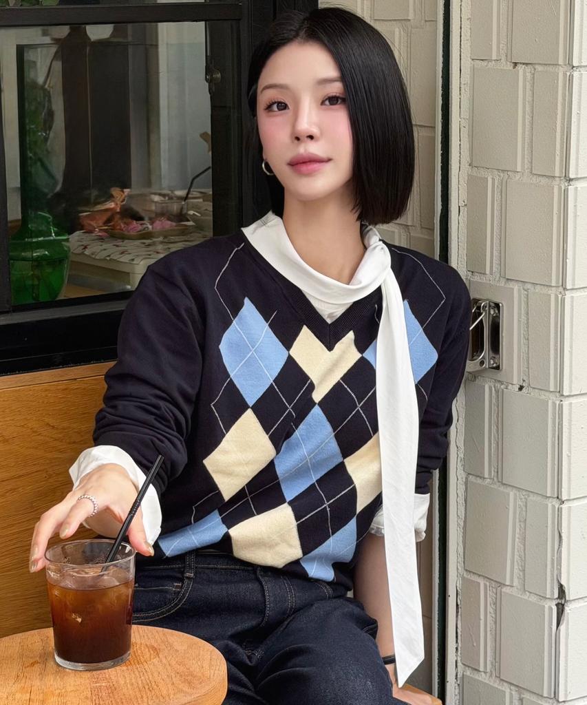 MIND BRIDGE WOMEN [W] V-Neck Argyle Oversized Knit - 2 Colors