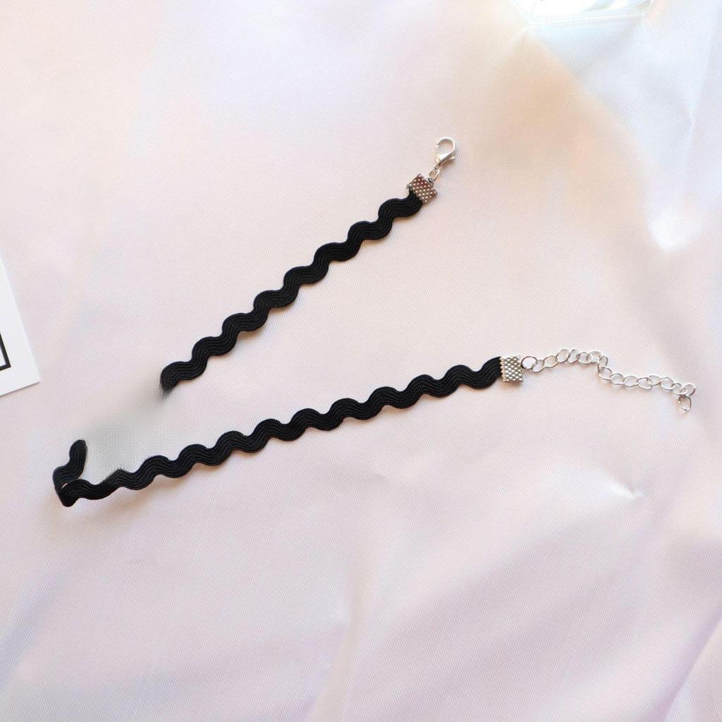 Colier choker gotic european și american din dantelă neagră - Lanț sexy scurt pentru gât cu design claviculă