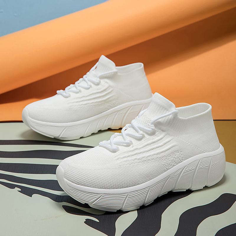 New casual single shoes large size soft sole breathable sports breathable shoes medium and low top socks shoes