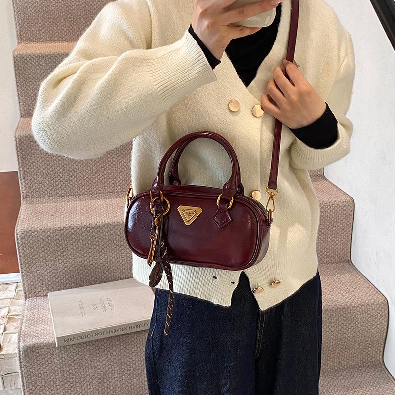 Popular Oil Wax Leather Small Bag Women 2025 New Fashion Versatile Messenger Bag Retro Handbag Pillow Bag