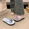 Lato 2025 nowe klapki w kokardę i kropki damskie letnie domowe antypoślizgowe codzienne oddychające do wewnątrz sandały na grubej podeszwie