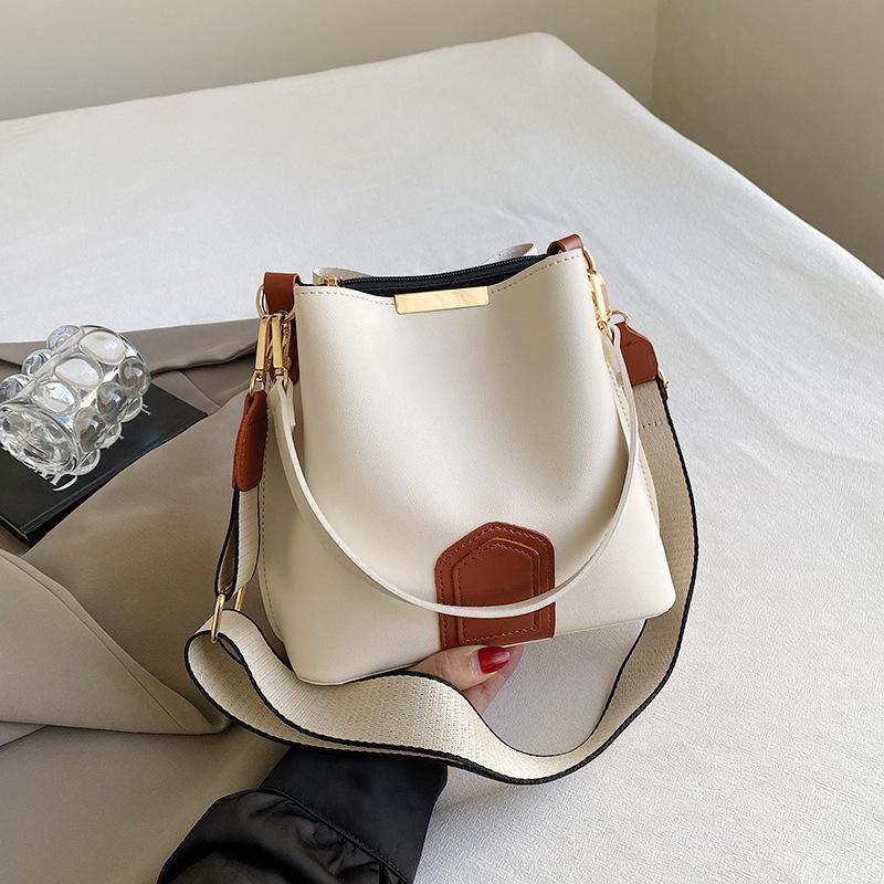 Retro Ctrast Color Crossbody Bag Women's High End Texture Commuter Wide Shoulder Strap Bags New Fashiable Bucket Handbags
