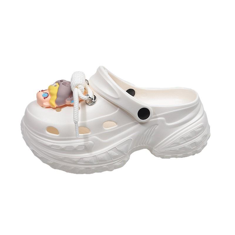 Internet celebrities with the same thick-soled heightening hole shoes women's 2025 summer new popular stepping on shit bag head slippers women's shoes