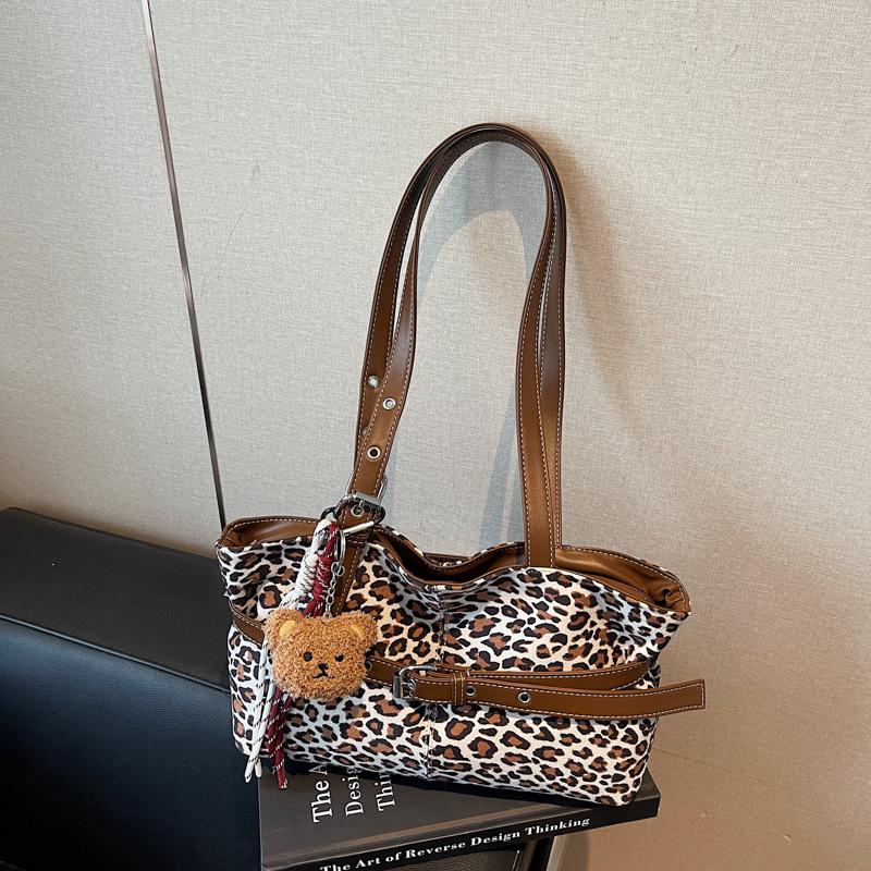 

Leopard Print Large-Capacity Suede Tote for Women - Versatile Single-Shoulder Bag No pendant брудно-білий