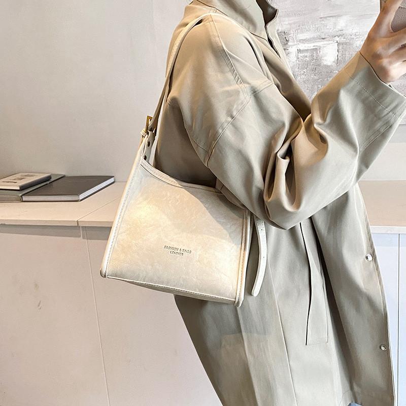 Stylish Vintage Fashion Tote Bag For Women Spacious Commuter Design In Black Brown White