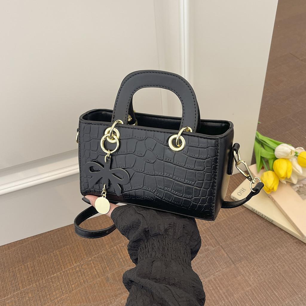 IELGY Crocodile Pattern Messenger Bag Fashionable All-Match Handbag