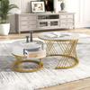 2-in-1 Runder Couchtisch aus MDF, Beistelltisch mit Marmorplatte und Schubladen aus Kunststoff-Rattan, Griffe aus Massivholz. Goldene Eisenfüße.