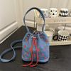 New Shoulder Messenger Bag Embroidered Love Strap Handbag with Beautiful Texture Bucket Bag Woman