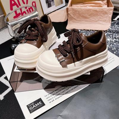 2025 boucle en métal cuir grosse tête à lacets semelle épaisse chaussures pain muffin chaussures de planche décontractées petites chaussures d'entraînement allemandes pour femmes