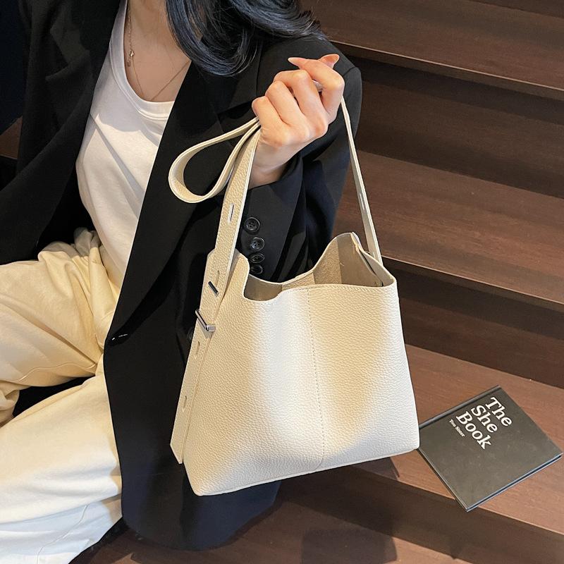 Retro Commuter Armpit Large-capacity Bag Women's New Spring and Summer Fashion Crossbody Bucket Bag Shoulder Bag