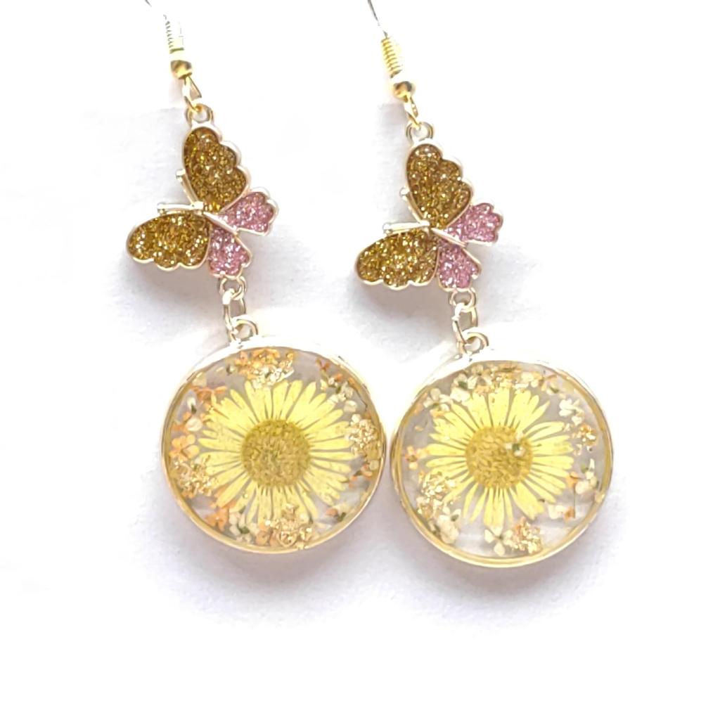 Summer Dried Daisy & Butterfly Earrings - Preserved Flower Design for Women