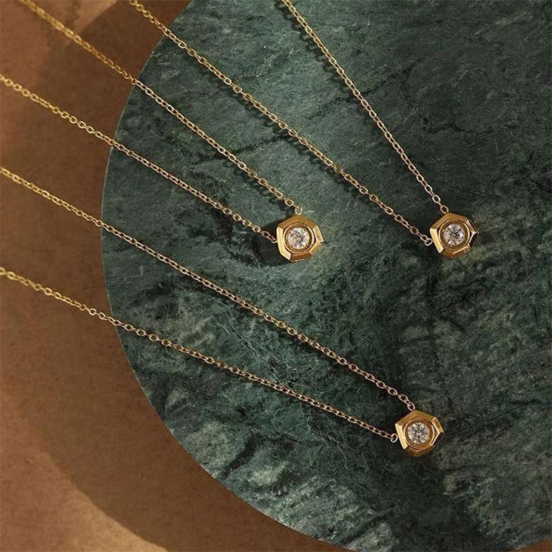 Simple Collier Pendentif Rond 1 Carat Zircone Cubique pour Femme Couleur Or Rose Chaîne en Cristal Coloré au Cou