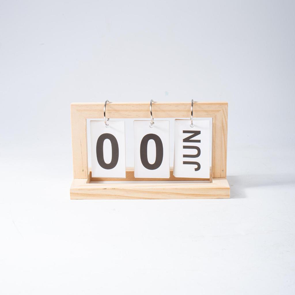 Retro INS Style Wooden Perpetual Flip Calendar – Small Desktop Ornament for Home Decoration