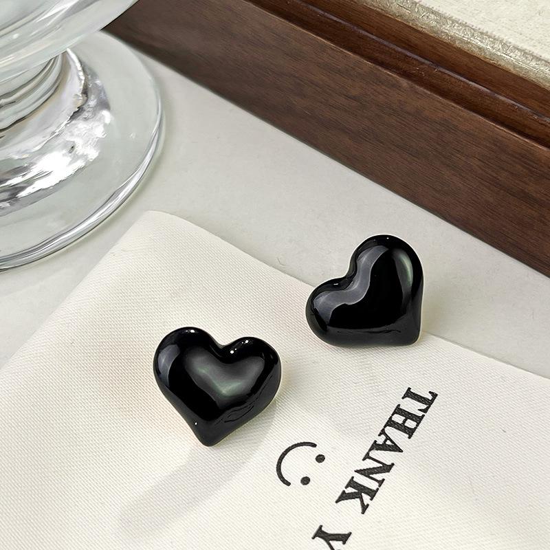 Elegant Retro Hong Kong Style Heart Drip Oil Stud Earrings - Versatile and Stylish for Women