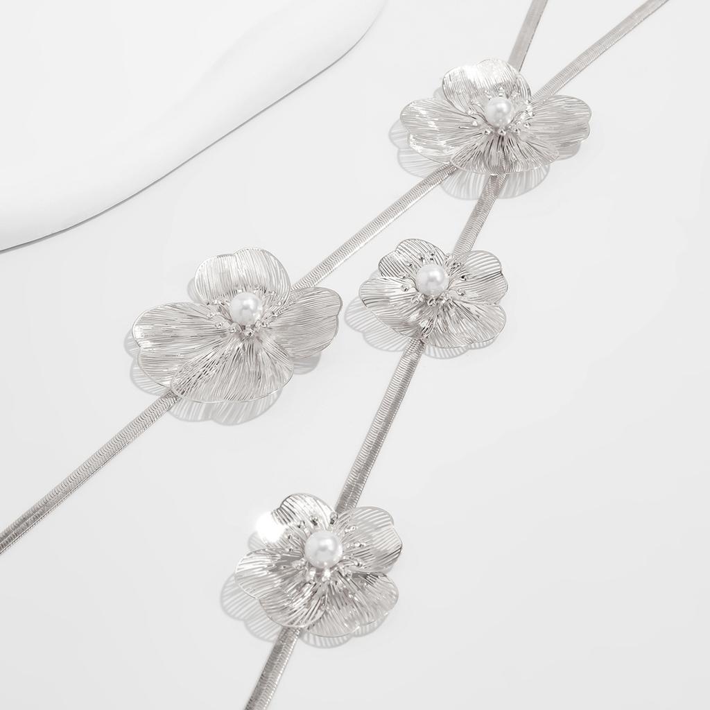 Niche Three-dimensional Feeling Flower Pearl Long Necklace Temperament Hundred Matching Butterfly Snake Bone Chain Necklace