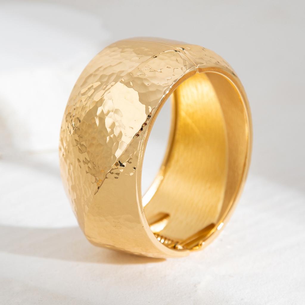 Übertriebene Wasserwelle Glatte Oberfläche Breites Armband, Modisches Metalltextur Ringarmband Armband