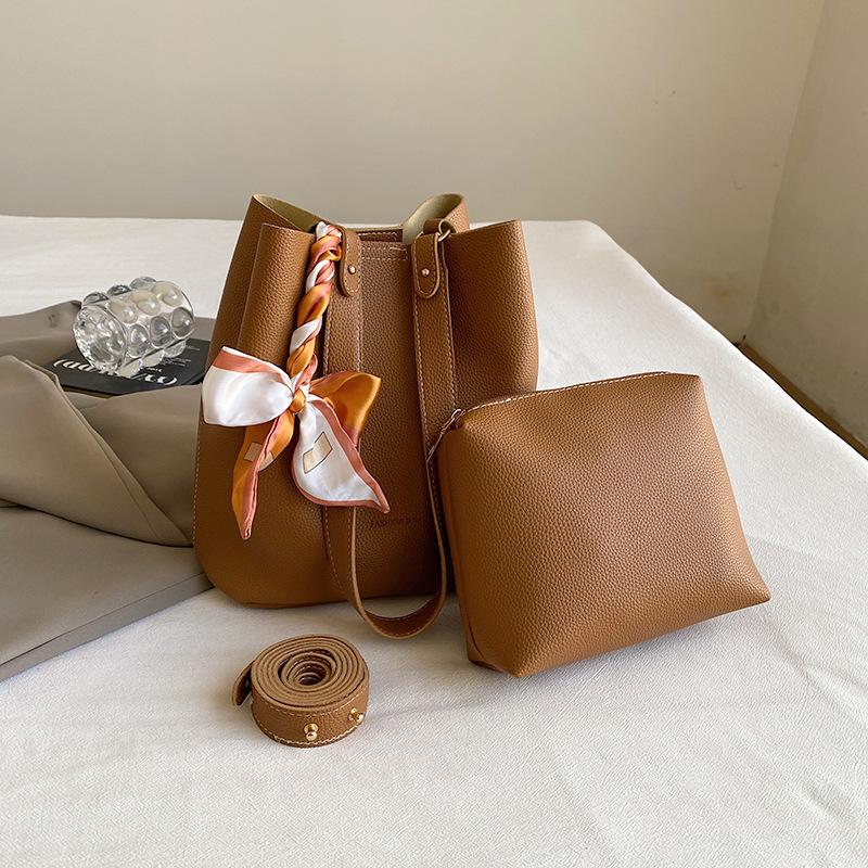 Popular large-capacity messenger bag 2025 new fashion shoulder child and mother bag portable bucket bag