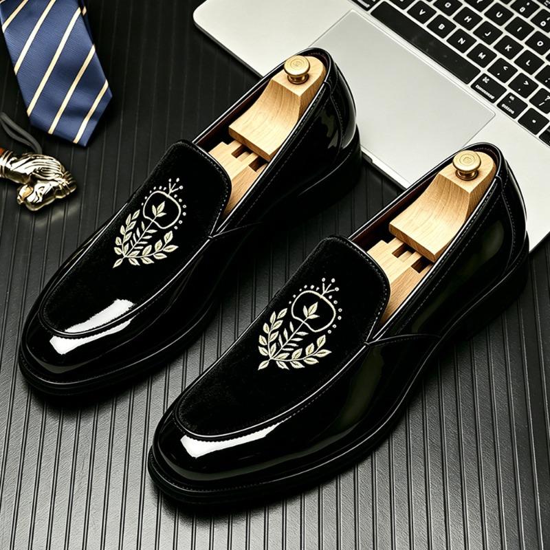 Men's embroidery one-pedal men's shoes breathable and non-smelly feet casual leather shoes summer