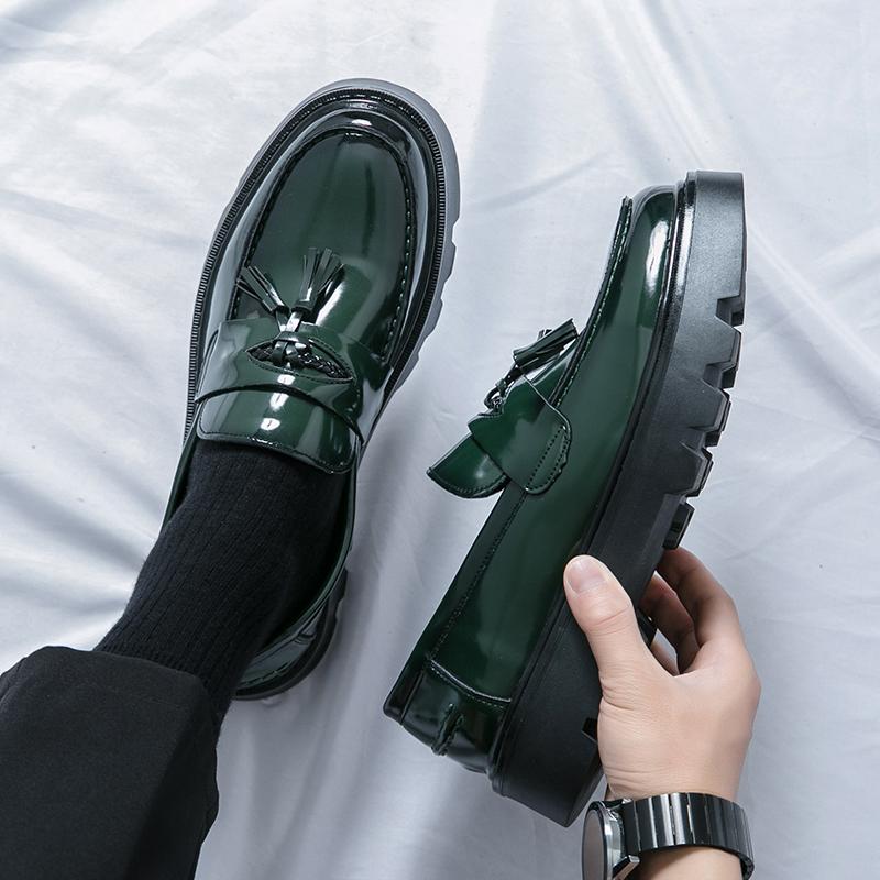 Grønne herresko med plateauskinn, svarte, uformelle forretningssko, plattform, dusker, slip-on-sko for menn, bryllup
