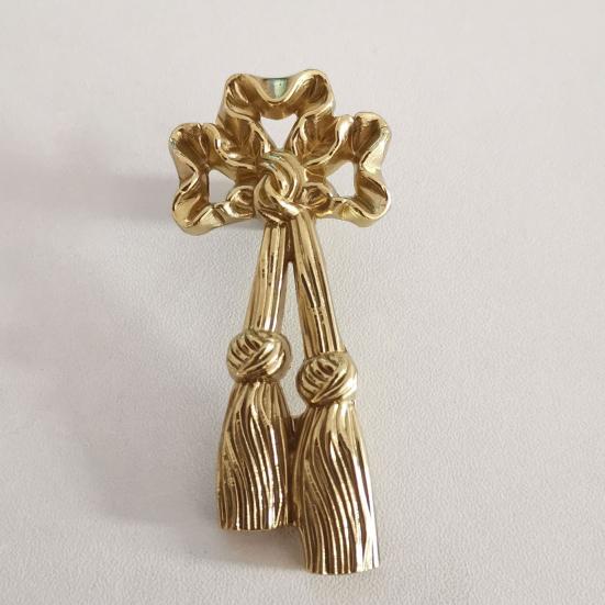 

Стильный прочный латунный шкаф с гладкой поверхностью и высокой твердостью для дома