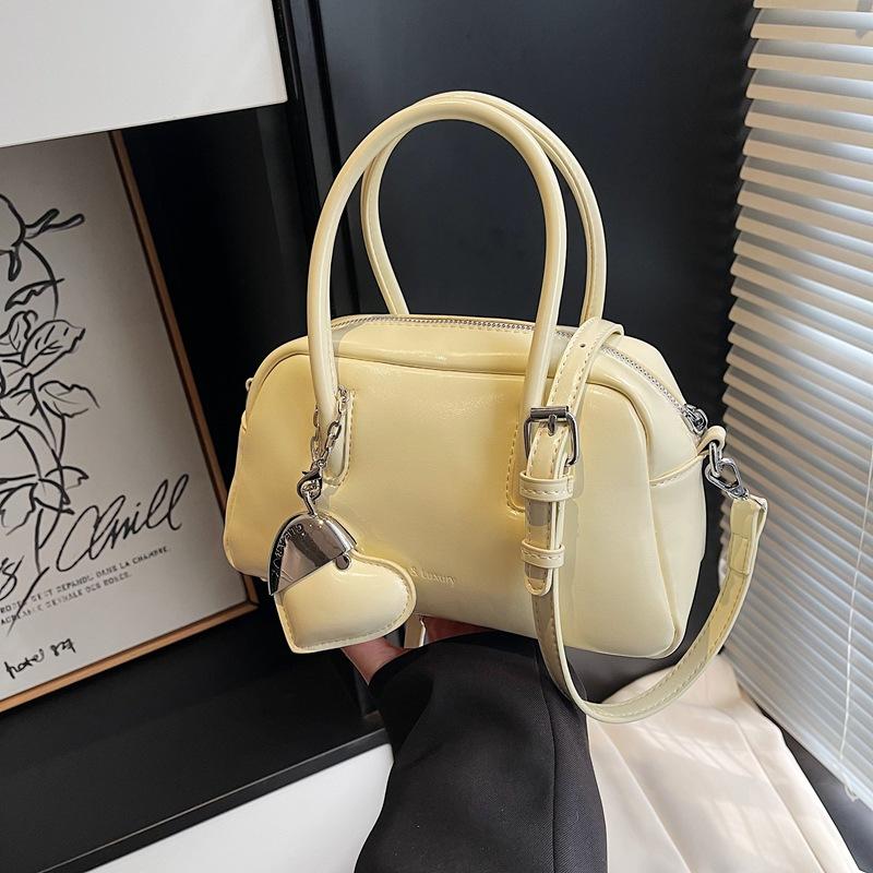 Trendy texture handbag 2025 autumn new fashion foreign style shoulder bag large capacity solid color simple messenger bag