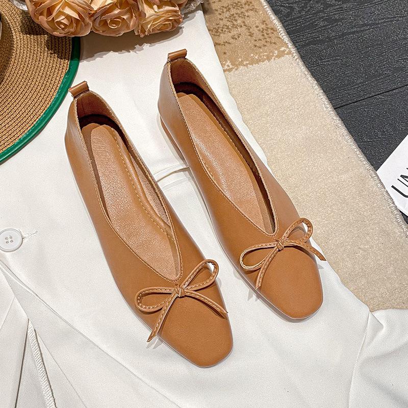 

Grandma shoes women s leather 2025 new spring and autumn bow versatile thick heel square head light mouth women s single shoes V mouth 33 коричневый