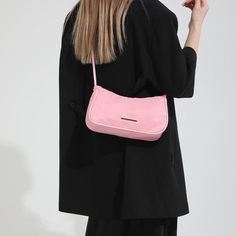 Geantă Mică Simplă Versiune Coreeană Geantă Niche Sub Braț Personalitate Nouă Vară Ușoară Casual Navetist Geantă de Umăr Femei