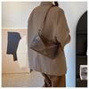 Retro fashion underarm bag women's new 2023 autumn and winter simple versatile tote bag high-end commuter shoulder bag