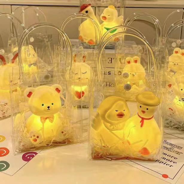 

Мультяшный светящийся ночник: Креативное прикроватное украшение для детей, маленький настольный светильник в подарок