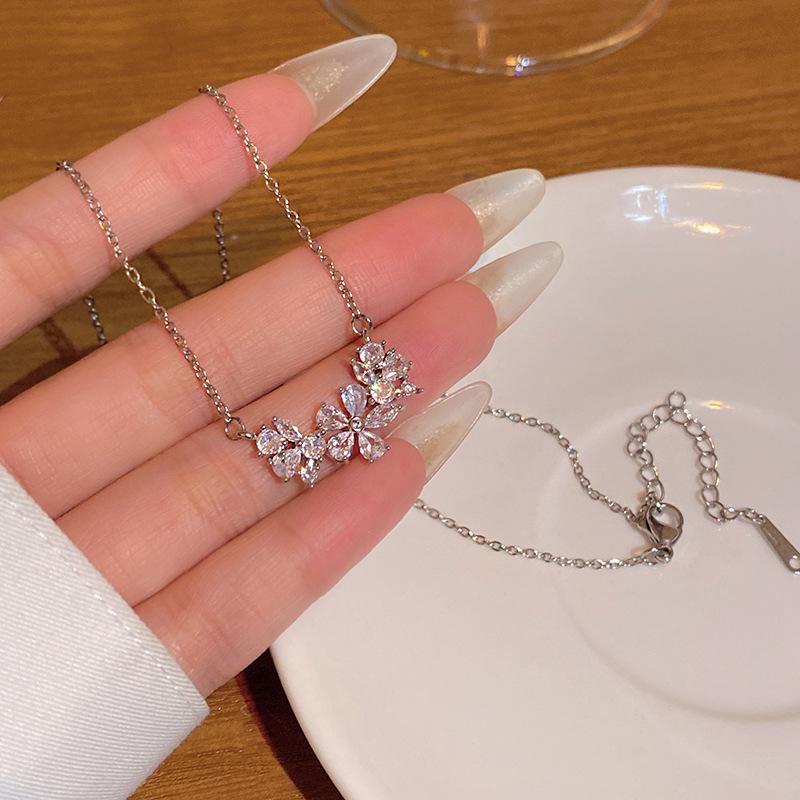 High-end Super Flash Zircon Titanium Steel Necklace Women's Versatile Niche Temperament Silver Collarbone Chain Internet Celebrity New Accessories