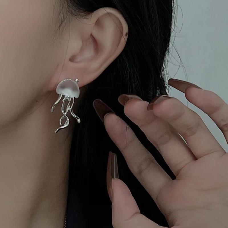 Women Floating Jellyfish Earrings Stud Silver Color Transparent Crystal Cute Deep-Sea Jellyfish Post Earrings Cute Jewelry