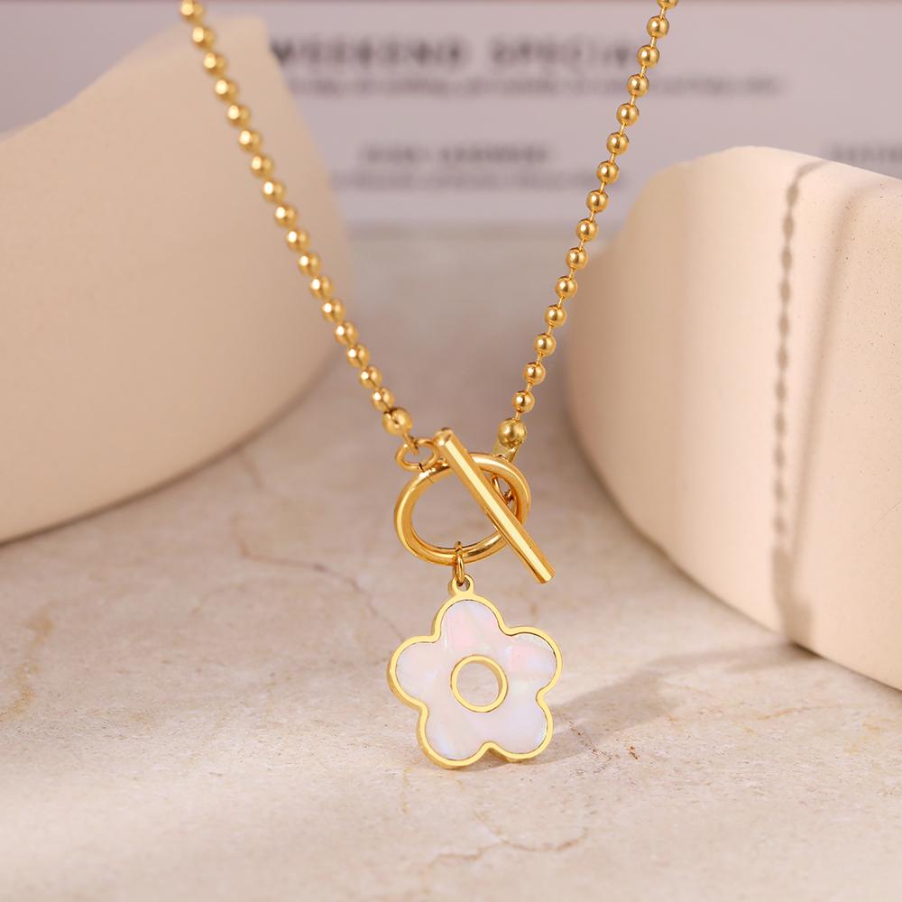 Stainless Steel Necklaces Exquisite Cartoon Flower Shell Pendant Toggle Button Chain Choker Fashion Necklace For Women Zircon