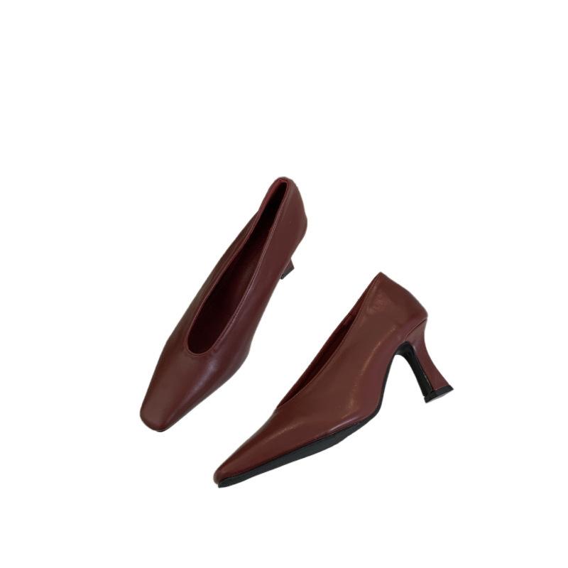 2025 new white high-heeled single shoes women's spring square head V-mouth temperament celebrity retro temperament witch grandma shoes