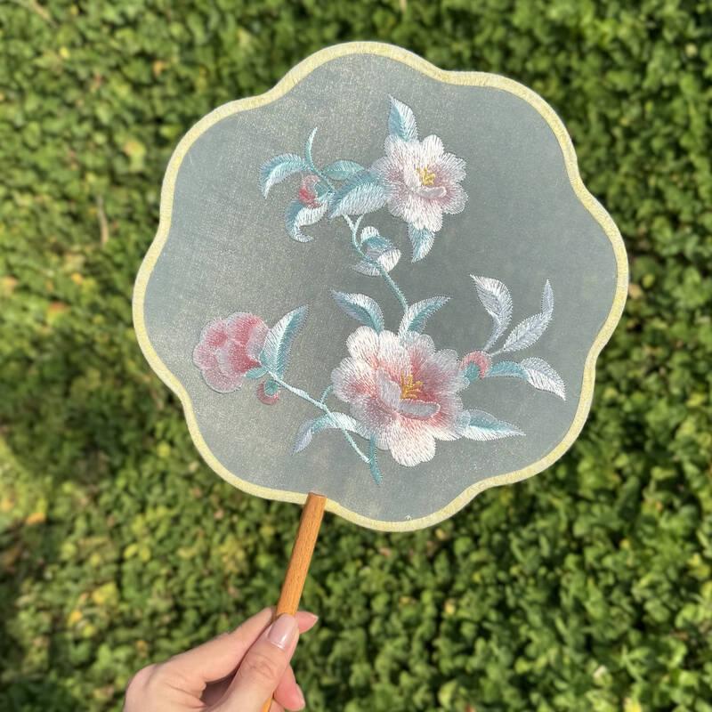 Цземенчжэ Сучжоуский круглый веер с двусторонней вышивкой