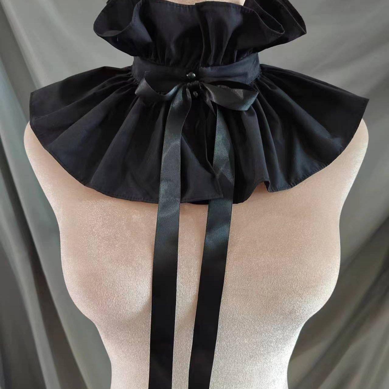 

Стиль «французский двор», декоративная шнуровка с оборками и высоким воротом, шарф с оборками в стиле ретро, модный воротник-стойка чёрный