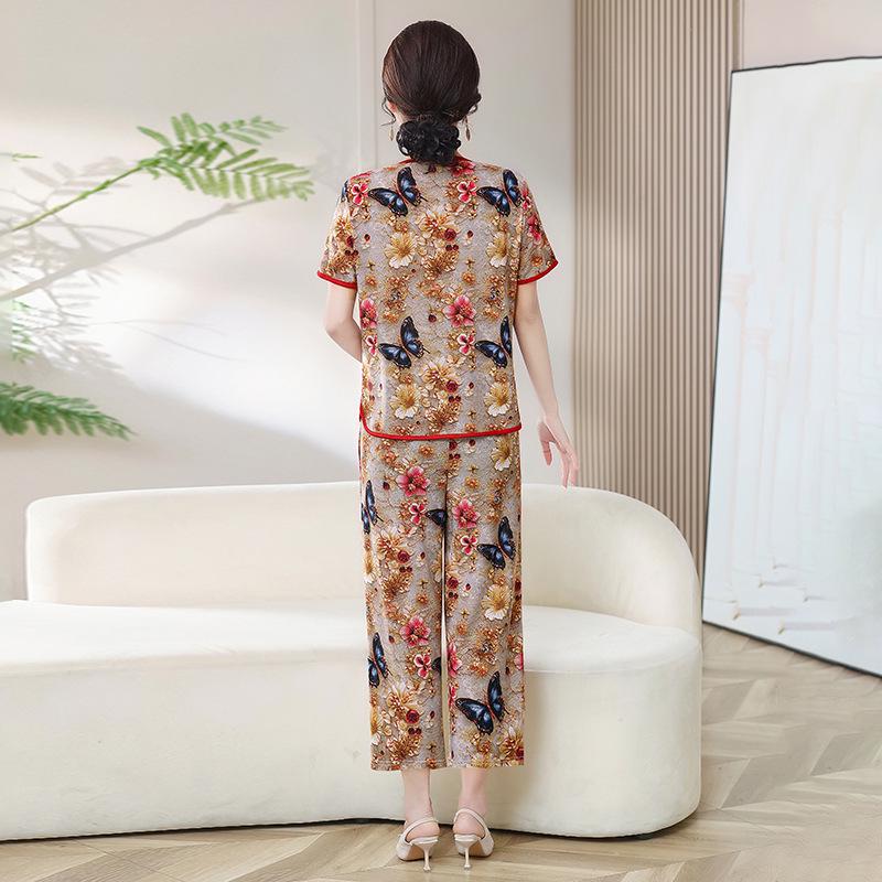 Mom's Summer Chic Short-Sleeve Top & Pants Set - Elegant Casual Two-Piece for Middle-aged and Elderly Women
