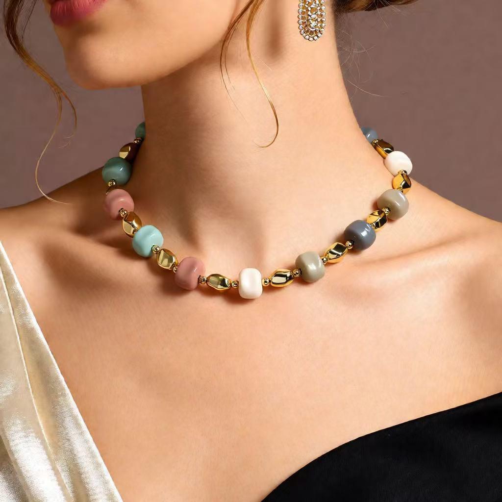 Dopamine Retro Artistic Resin Oval Necklace: Geometric Beaded Collarbone Choker