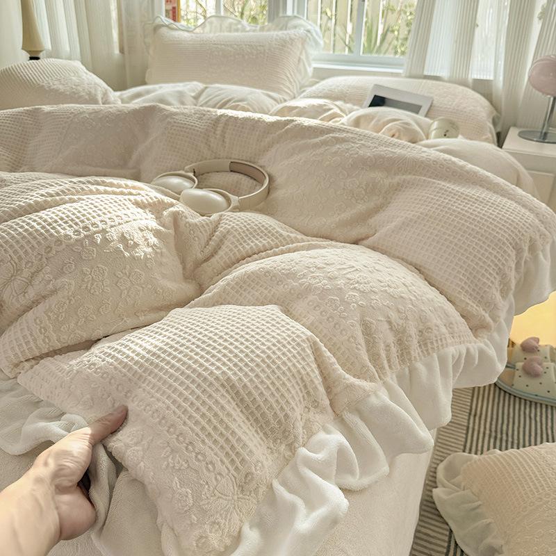 Class A Winter-Ready Milk Velvet Lace 4-Piece Set: Soft, Double-Sided Coral Fleece in Cream Style