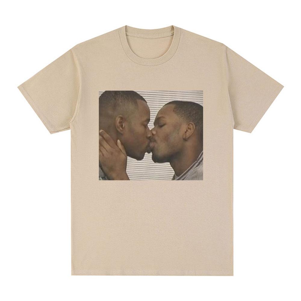 Funny Two Men Kissing Meme T Shirt Men Women Fashion Hip Hop Vintage T-shirt 100% Cotton Casual Loose Short Sleeve T-shirts Tops