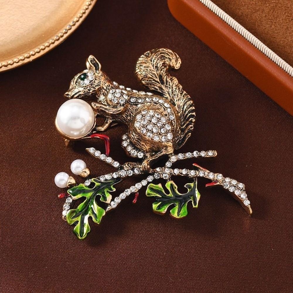 Rhinestone Studded Pearl Enamel Squirrel Brooch Cartoon Animal Animal Lapel Pins  New Year Gifts
