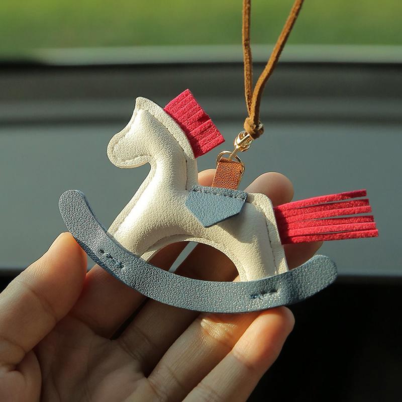 Ciondolo Pony Car, Ciondolo Interni in Pelle Decorazione da Appendere allo Specchietto Retrovisore Oggetto Decorativo di Alta Gamma Graziosi Accessori Interni