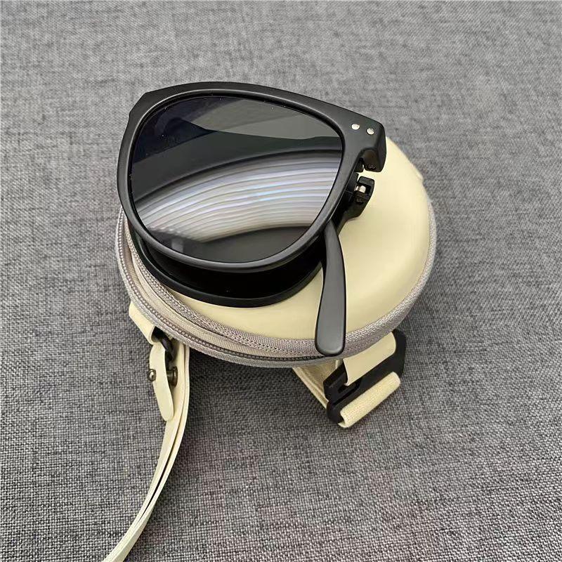 Foldable Design Sunglasses with Storage Bag for Women Men Fashion Classic Sun Eyeglasses Portable Outdoor Use Driving Summer Sunglasses Accessory UV40