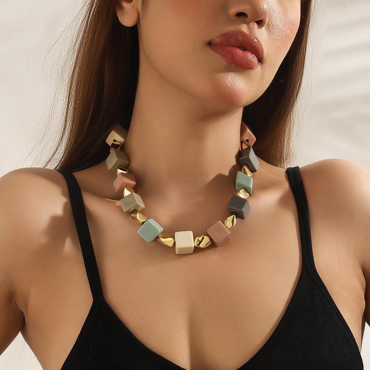 European & American Artistic Resin Beaded Geometric Clavicle Necklace