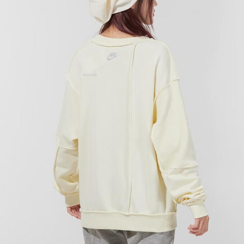 Nike Roupa Esportiva Logo Patchwork Tricô Pulôver Gola Careca Moletom Feminino Bege DO6960-715