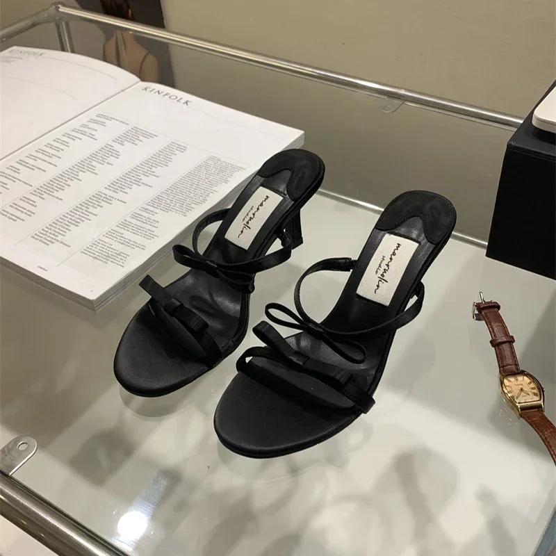 Mode 2025 Luxus Sommer Damen Hausschuhe Mode Elegant Offene Zehen Schmetterlingsknoten Pantoletten Schuhe Damen Outdoor Hoher Absatz Sandalen