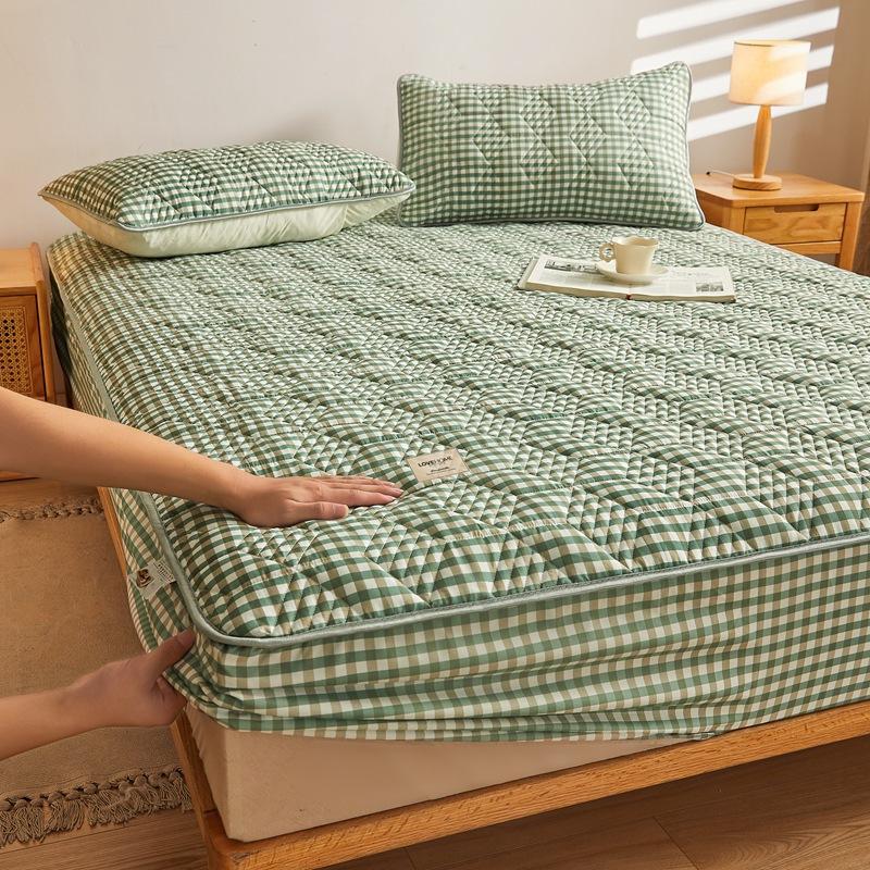 Thicken Quilted Mattress Cover Non-slip Three-layer Structure Brushed Cotton Bedspread On The Bed Queen King Size Sheet