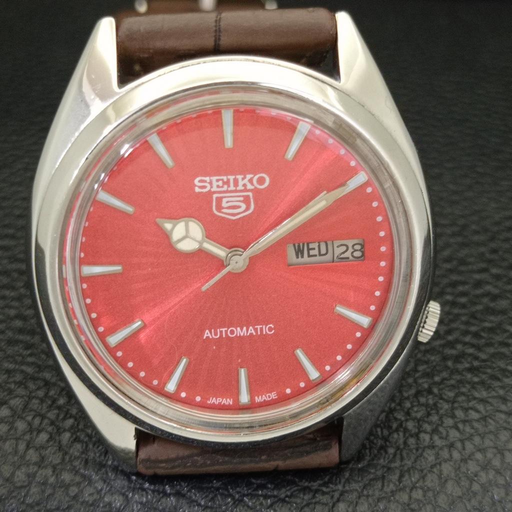 JAPAN 7009A VINTAGE SEIKO 5 AUTOMATIC MENS RED COLOR DIAL WATCH a701364-5 R206a-a701364