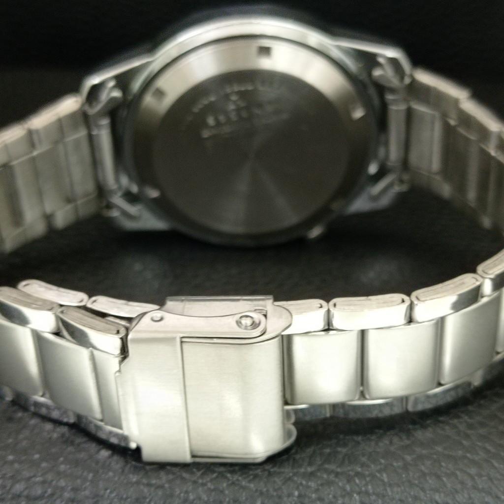 JAPAN VINTAGE REFURBISHED SEIKO 5 AUTOMATIC MENS SILVER DIAL WATCH a445892-1