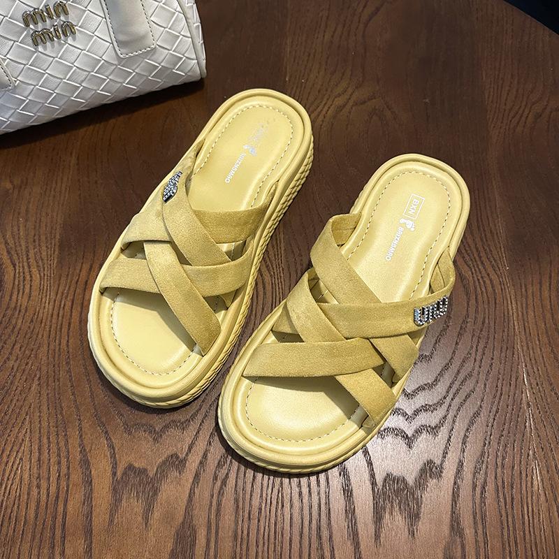 

Slippers women s summer outer wear 2025 new muffin thick-bottomed beach with skirt cool slippers 40 жёлтый